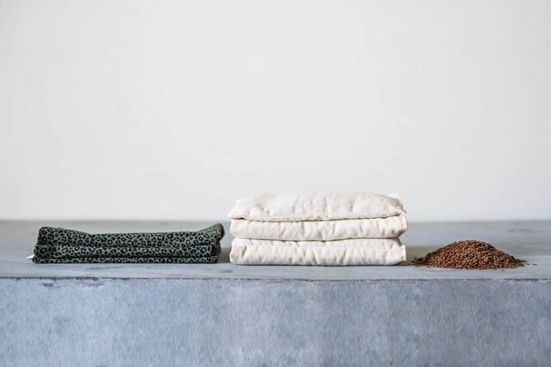Warming scarf leopard print khaki green | 70cm | organic linseed