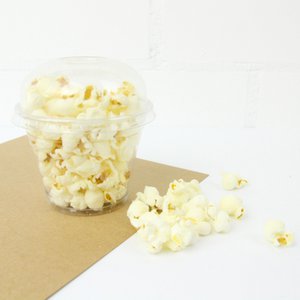 Milchshake-Becher - konvexer Deckel mit Loch