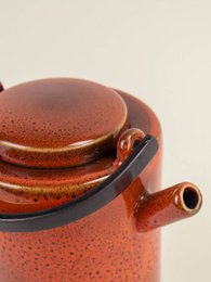 Laterite theepot van Hoa Bien met zwart messing handvat