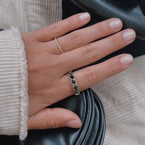 ZWART KRISTAL. ring