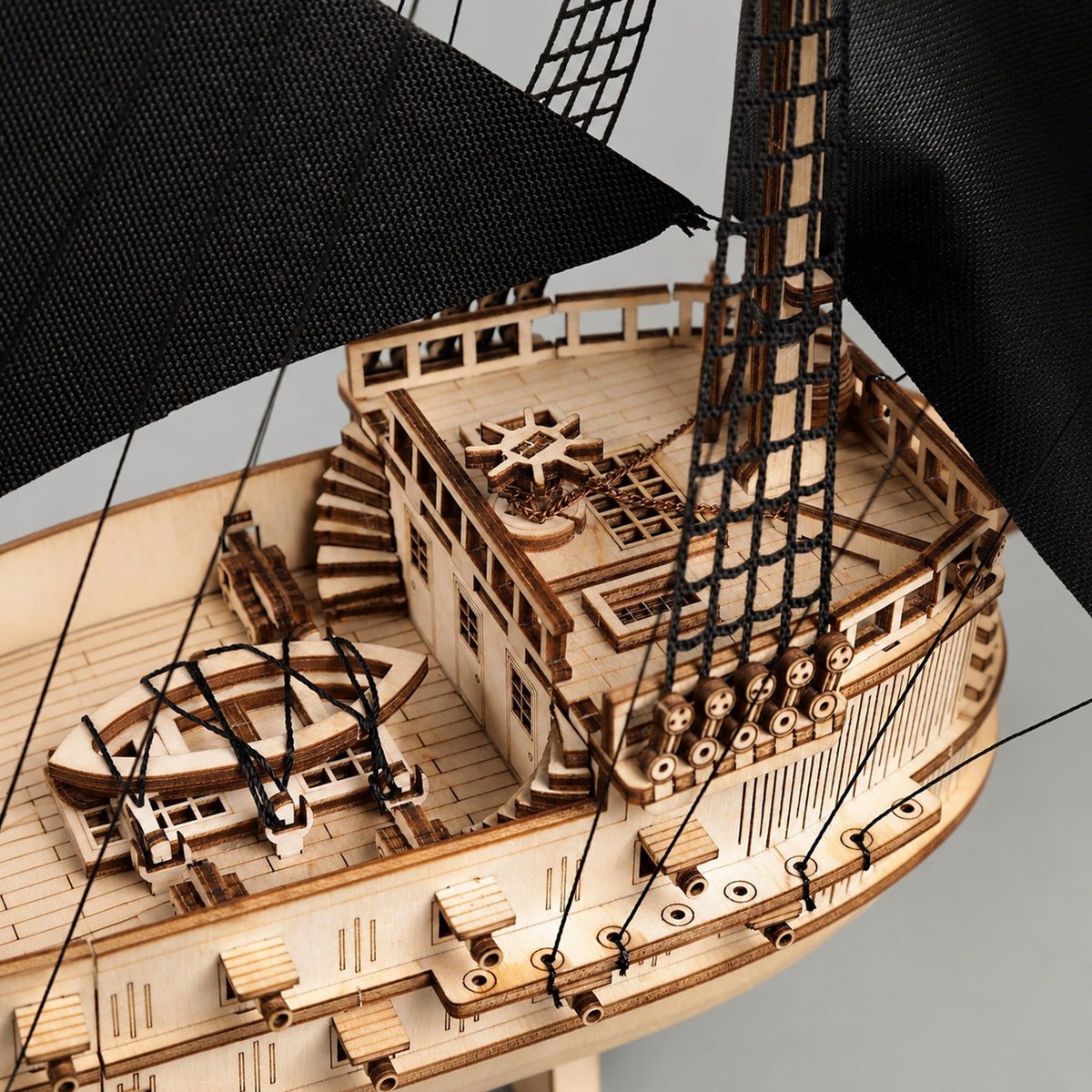 Galeone aus Holz mit LED-Beleuchtung – 3D-Holzpuzzle 583 Teile, Schiffsmodell mit Segeln und Takelage, Modellbausatz ab 12