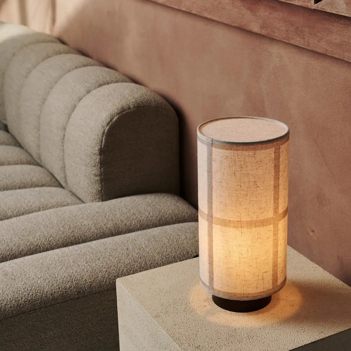Sakura Dunkelbraune Tischlampe | Leinenmix-Schatten und stilvolle Beleuchtung