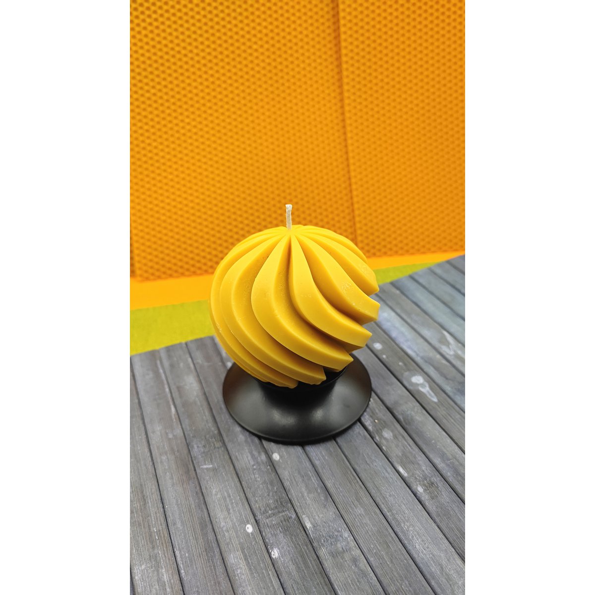 Spiralkugleformet bivoks og sojalys