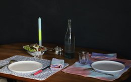 Reversible placemat with turquoise pattern and purple tie-dye, set of 2, suitable for dining table.