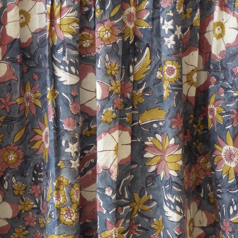 Damebluse i bomuld med "Mel"-tryk