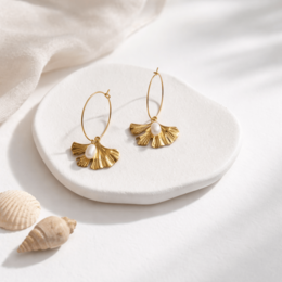 Ginkgo Whisper – Ginkgo Leaf Circles med guldperle