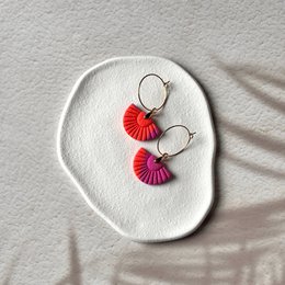 Riflessi di costiera - håndlavede ventilatorøreringe i guld, orange og fuchsia