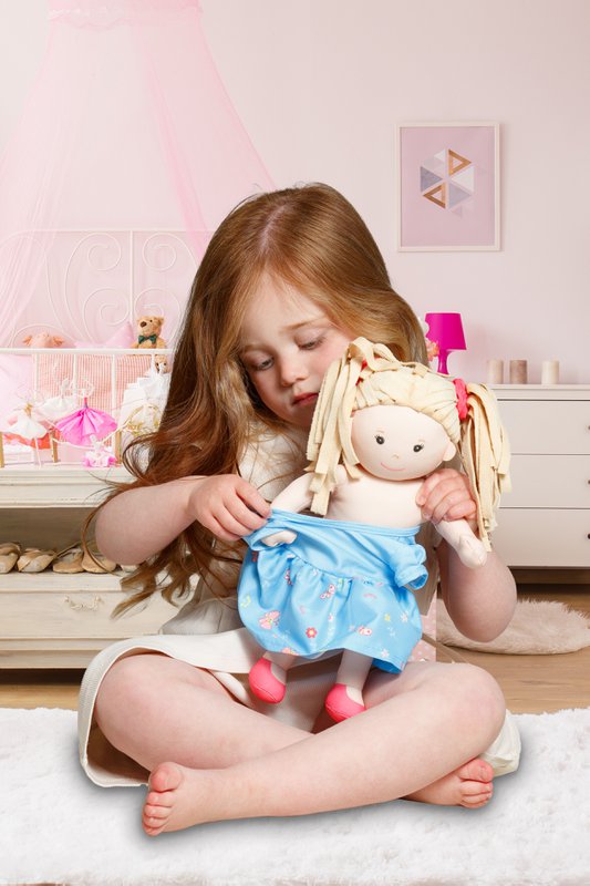 Stof Doll '' Nela '' med kjole til at sætte på og tage af, 32 cm
