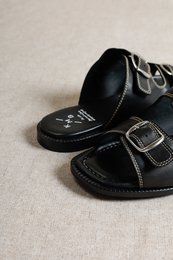 MOSS BLACK – Ciabatte in nappa con doppia fibbia