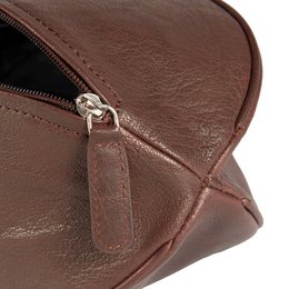 K0011BB | Beauty Case "Rugby Ball" in Genuine Leather - Color: Dark Brown - Internal elastic to hold bottles - Zip closure - Dimensions: 35 x 14 x 14 cm - Packaging: TNT bag