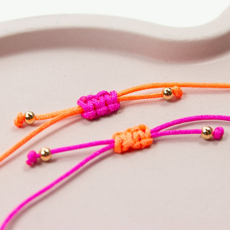Armband op kaart - harten - één voor jou, één voor mij - 24K vergulde hanger - macramé - DIN A6 gerecyclede kaart