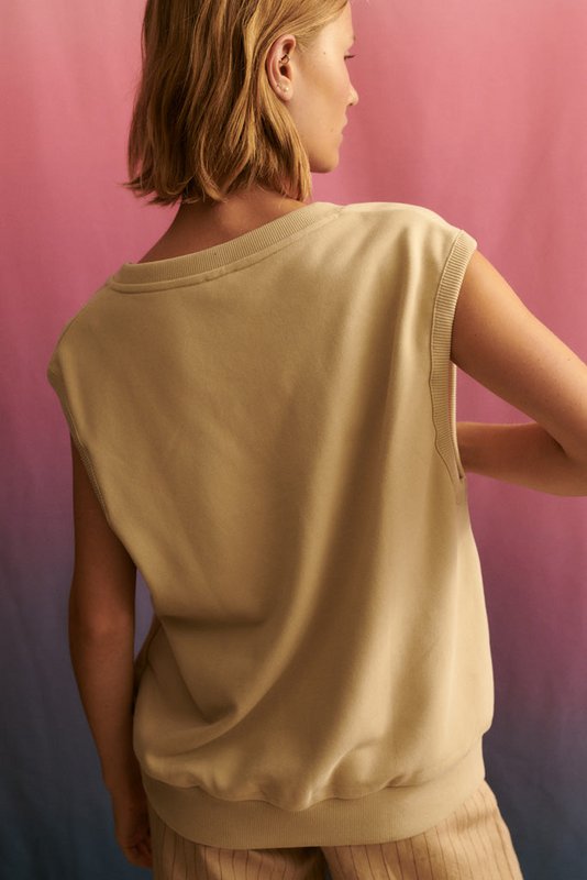 Tabea sweatervest i sandfarve til kvinder