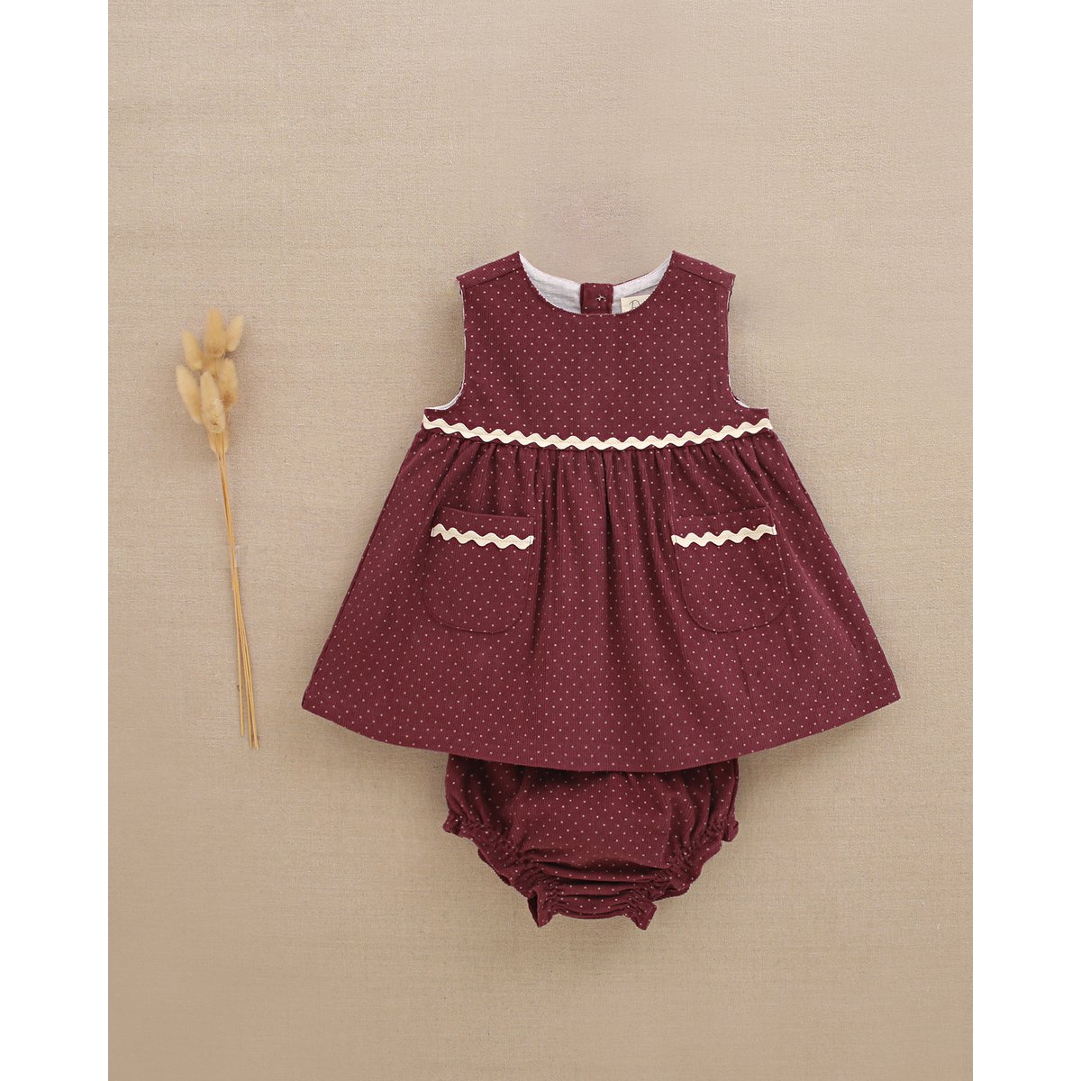 Lilafarbenes Babymädchenkleid aus Cord mit passender Pumphose P70-11604022