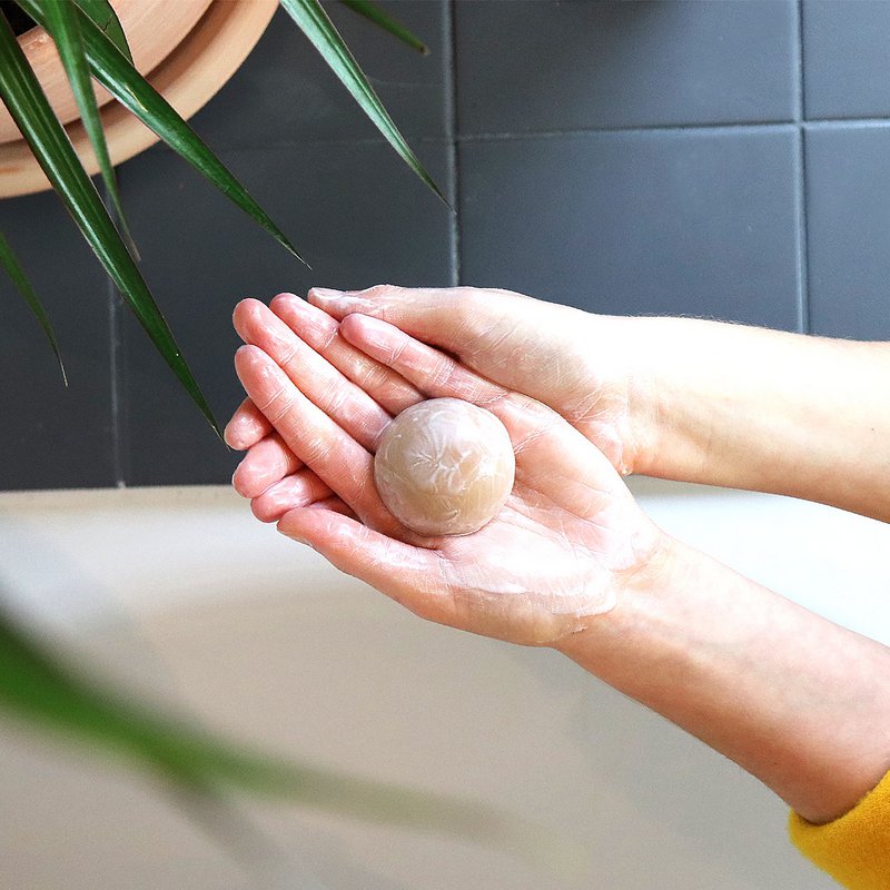 Solid makeup remover