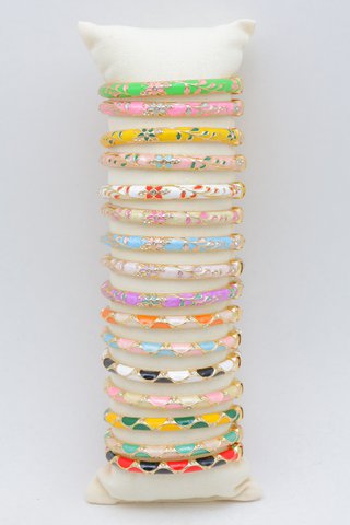 Lot de 16 bracelets thailandais en laiton sur présentoir