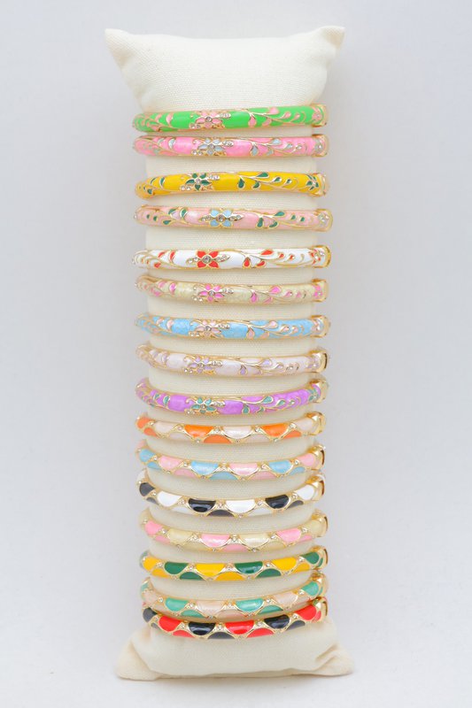 Lot de 16 bracelets thailandais en laiton sur présentoir