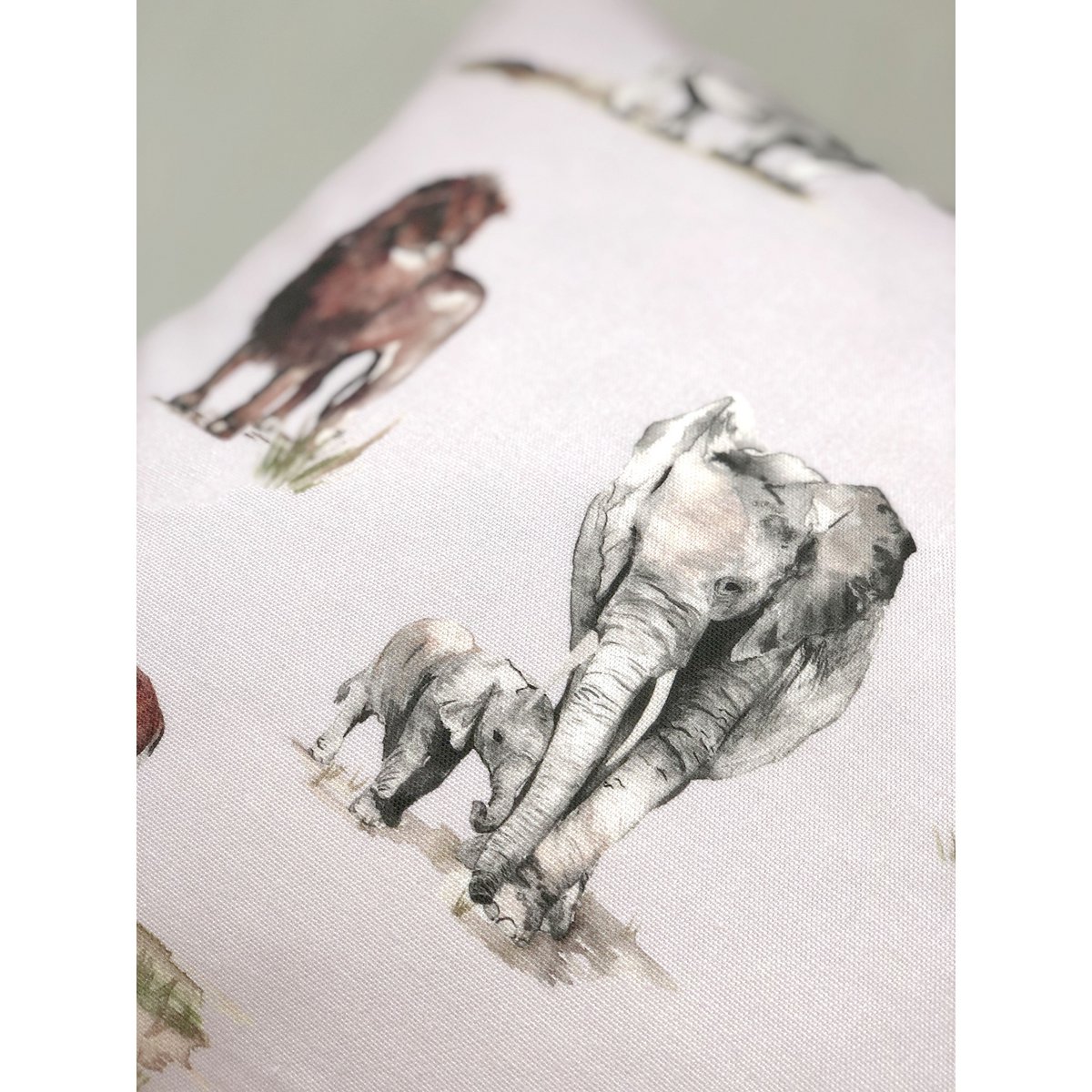 Cojín infantil con estampado de animales de Safari