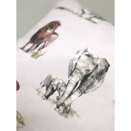 Sierkussen voor kinderen met safaridieren