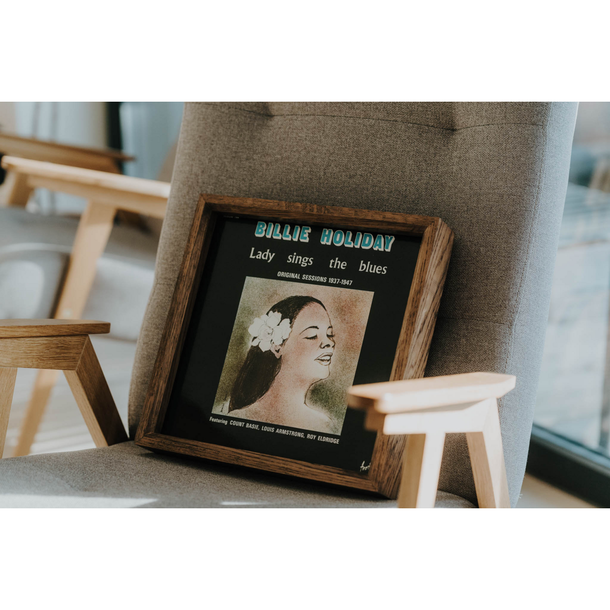 Frame di quercia artigianale per display di album in vinile, arredamento musicale elegante e regalo ideale per gli appassionati