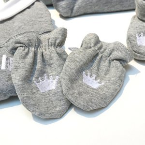 Jersey scratch mittens with white crown embroidered