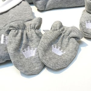 Jersey scratch mittens with white crown embroidered