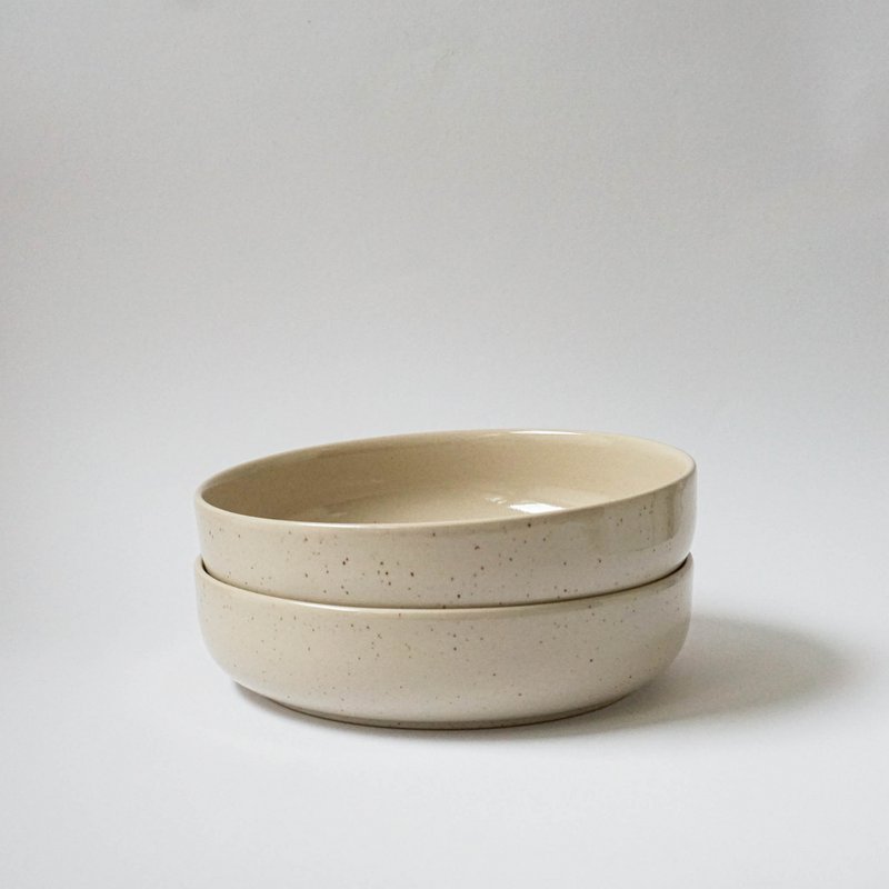 Bowl 22 cm with lid/plate Hollyhock - sand & speckles - 1,000 ml