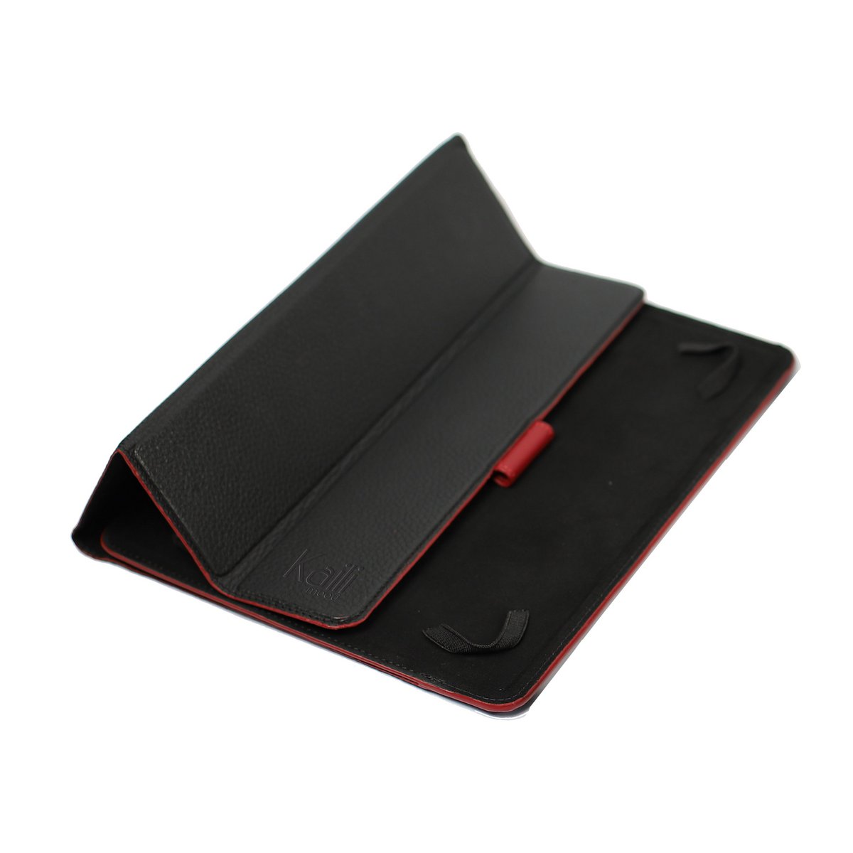 K0033AB | Hoes voor tablet Echt leer, volnerf, dollargrain. Col. Zwart met rode randen. Contrasterende tab sluiting. Afmetingen: 19,5 x 25,2 x 1 cm Verpakking: Tnt zak