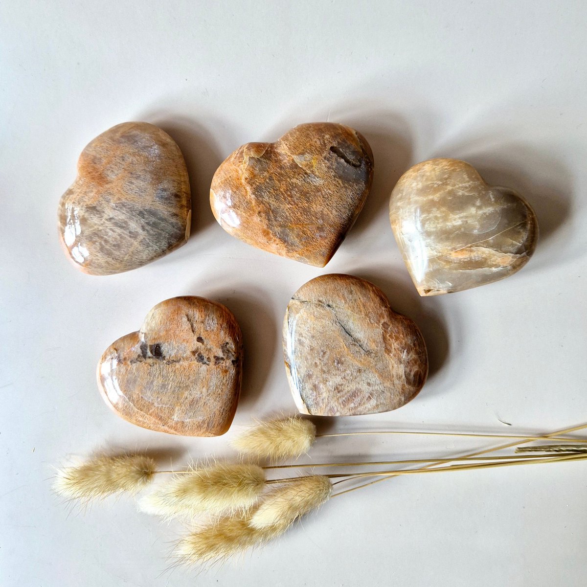 Peach Maansteen Hart - 6 to 8 cm | Love, peace and female power