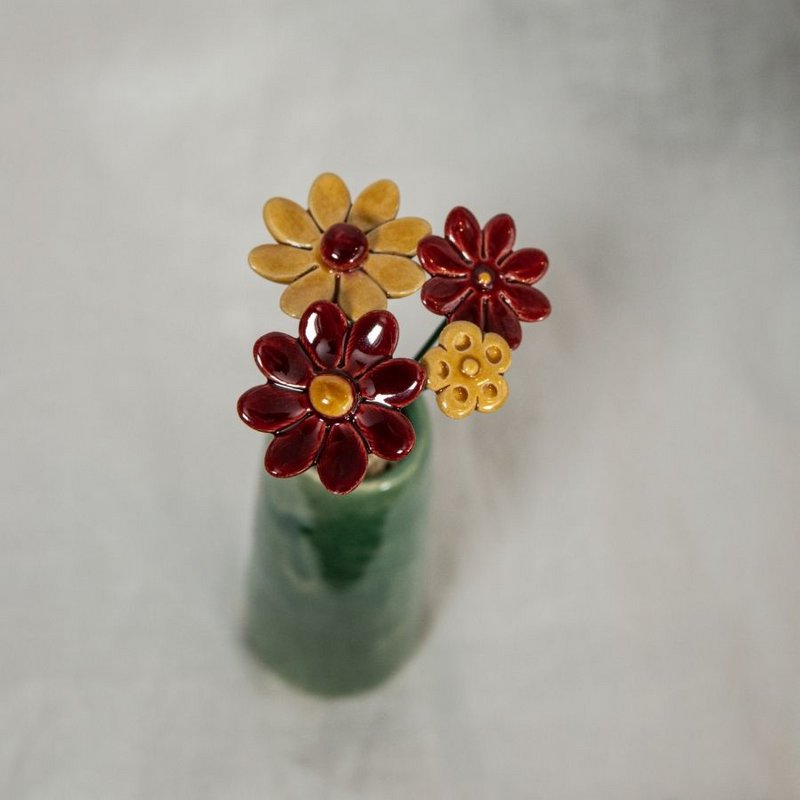 Klein attentieboeketje bloemen