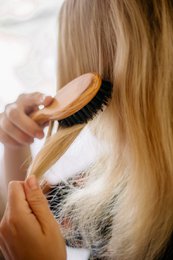 Spazzola per capelli in legno d'ulivo