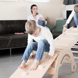 Großes Set - Pikler Dreieck + 2 Rutschen/Kletterleitern + Balancewippe