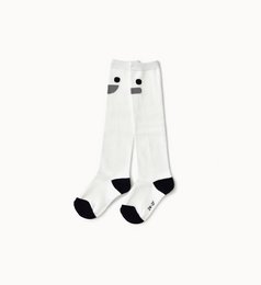 White high socks for kids, available in sizes 21-23, 24-27, 28-31, and 32-35. Made of soft, comfortable material.