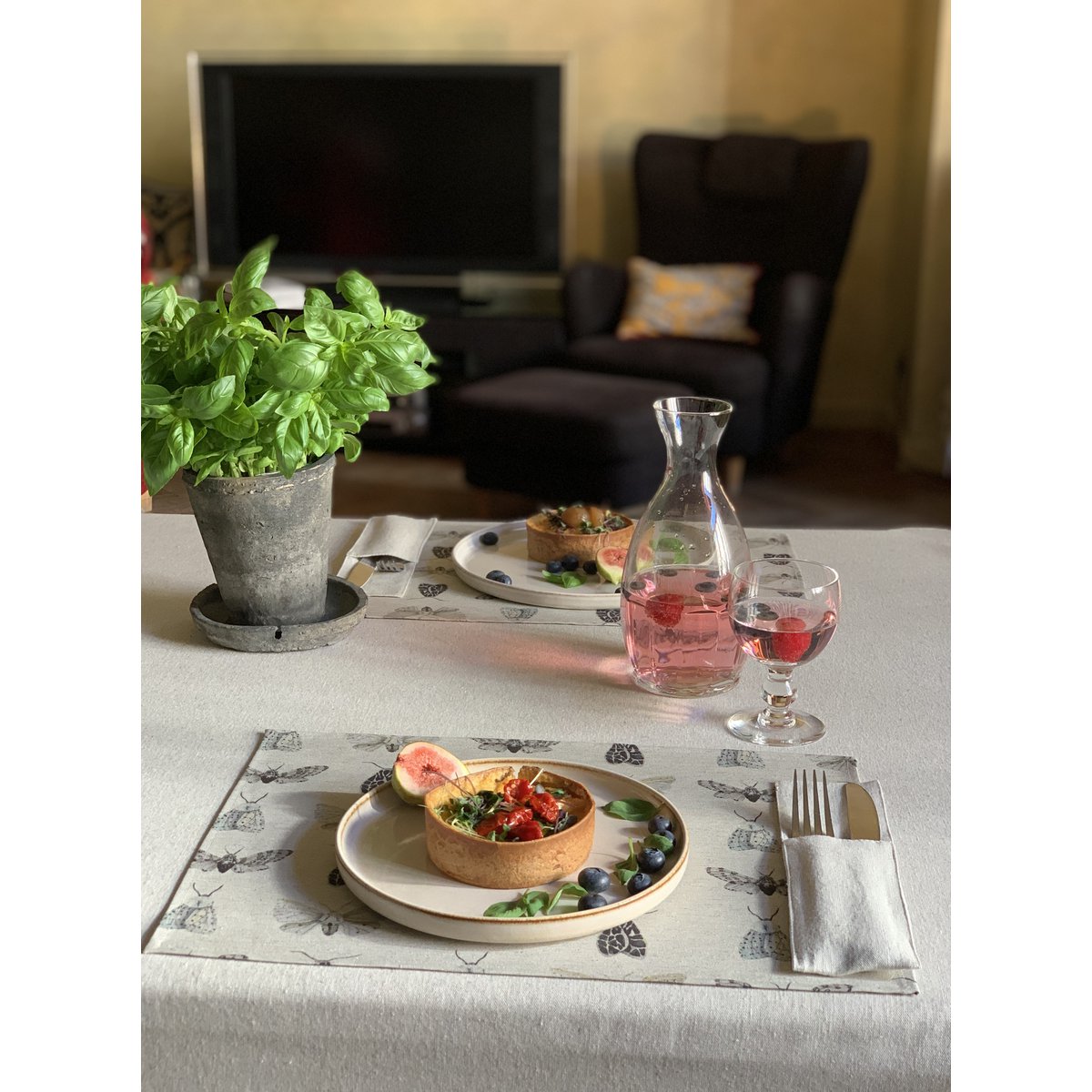 Platzierung aus recyceltem Stoff mit Nachtschmetterlingsdruck| Nord Wings