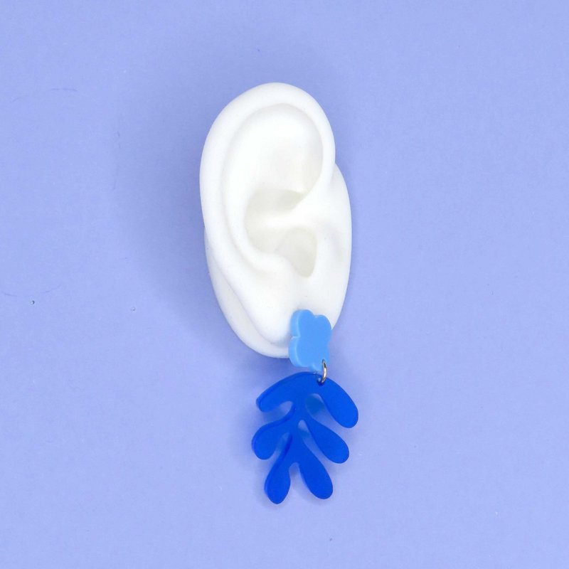 Matisse floral acrylic earrings in dark blue
