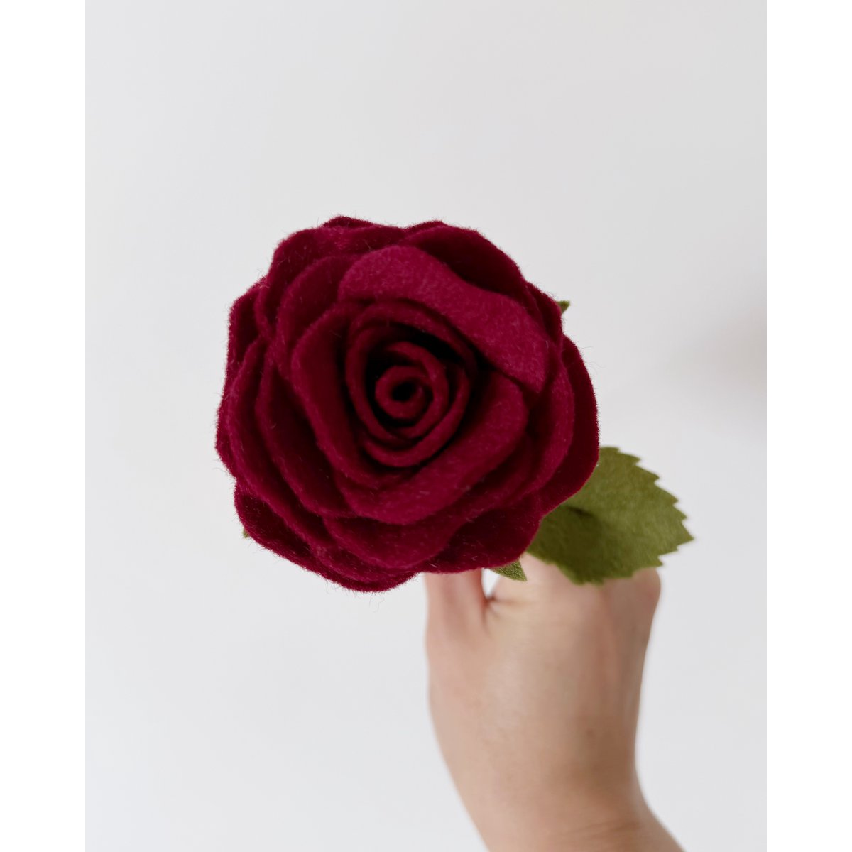 Følte blomster rose mørkerød