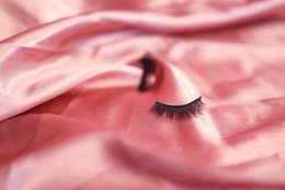 Lovely Lashes Deluxe Kit with Black Eyeliner