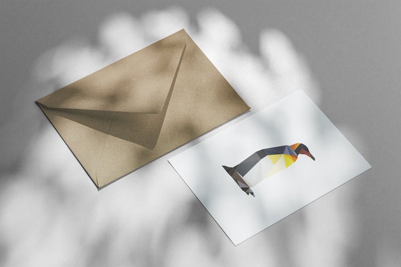 Pingüino de tarjeta de felicitación con sobre