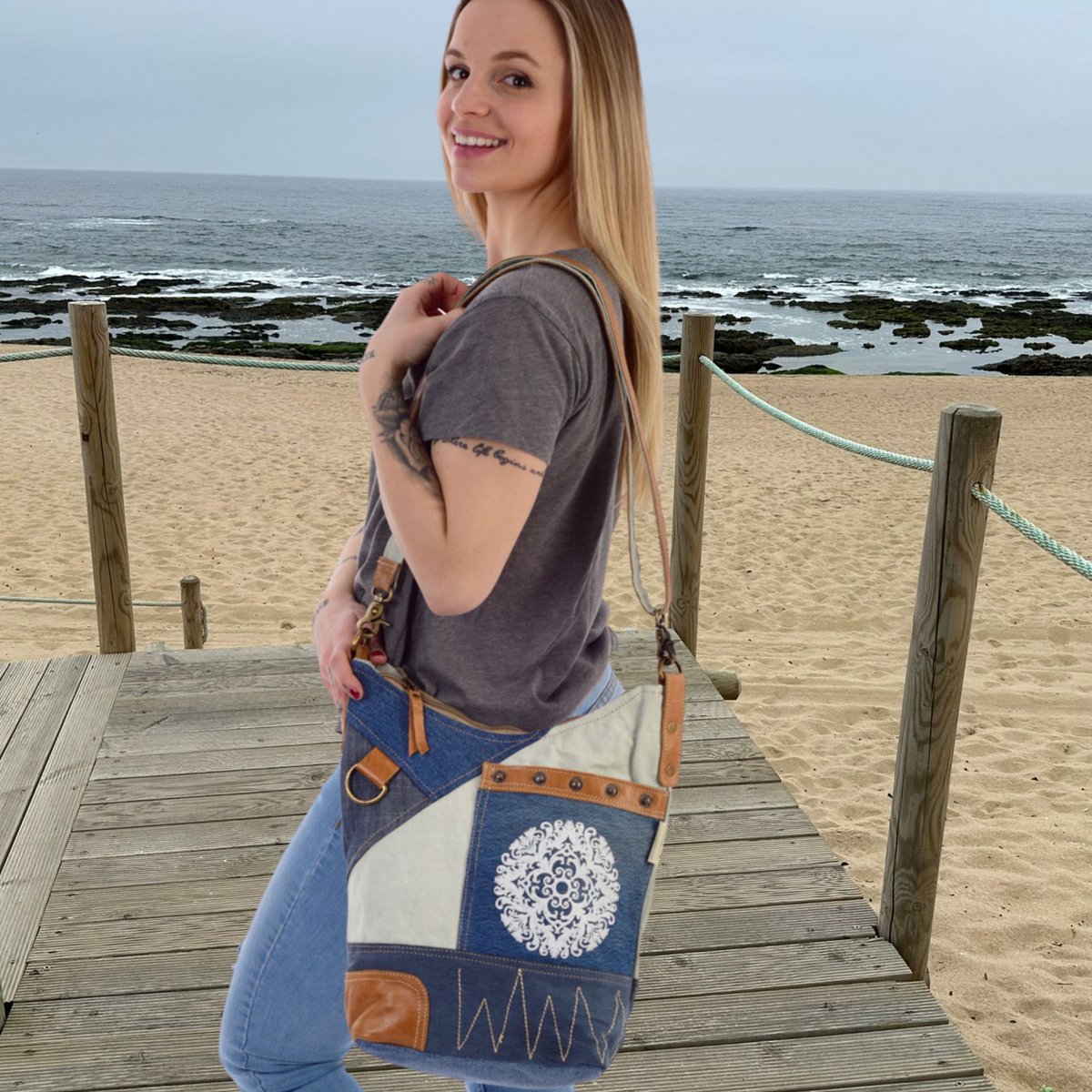 Sunsa dames schoudertas. Schoudertas gemaakt van upcycled jeans en canvas. Handtas vintage retro-stijl. Crossbodytas voor dames met mandala print