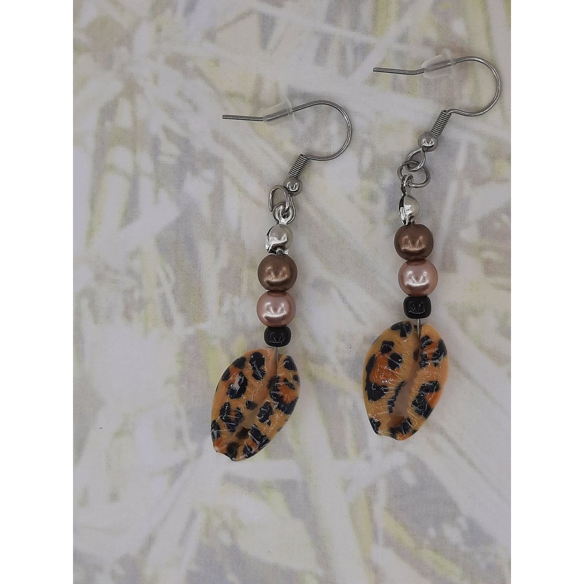 %2364 OW Cowry panther shell earrings