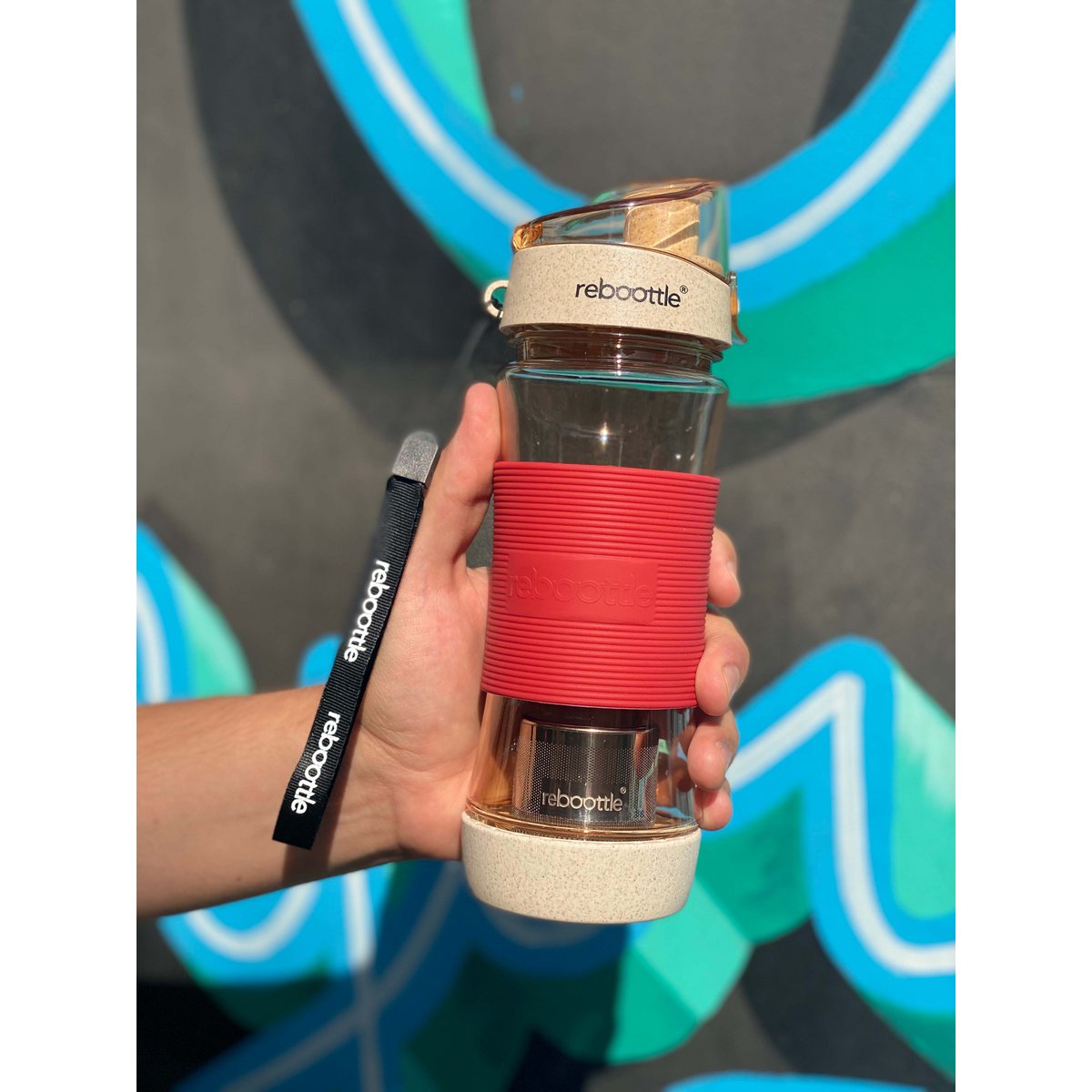 Botella · Botella de beber sostenible de té beige y rojo