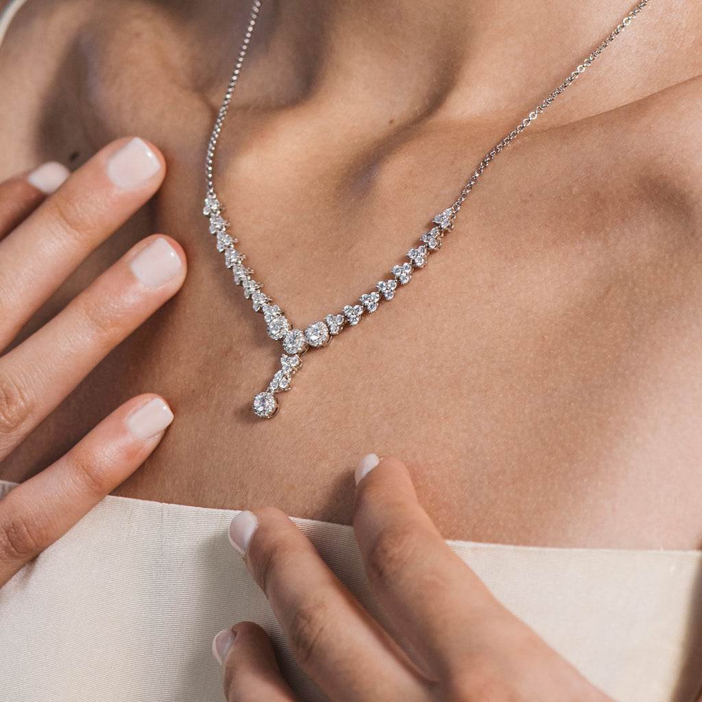 Collier en argent avec zircons blancs