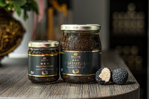 Trüffelsauce mit wertvollem schwarzem Trüffel