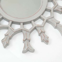 Sunburst træspejl med metallisk finish – Sculptural Wall Accent