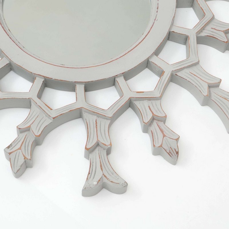 Sunburst træspejl med metallisk finish – Sculptural Wall Accent