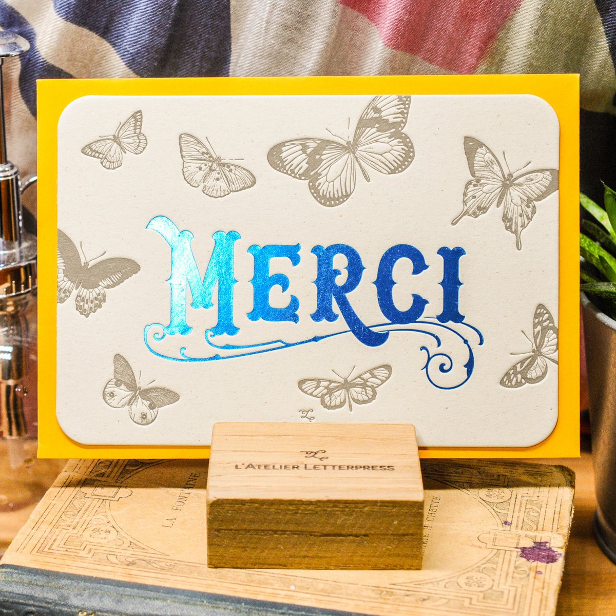 Kartka z podziękowaniami „Motyle typograficzne”, niebieska (z kopertą)