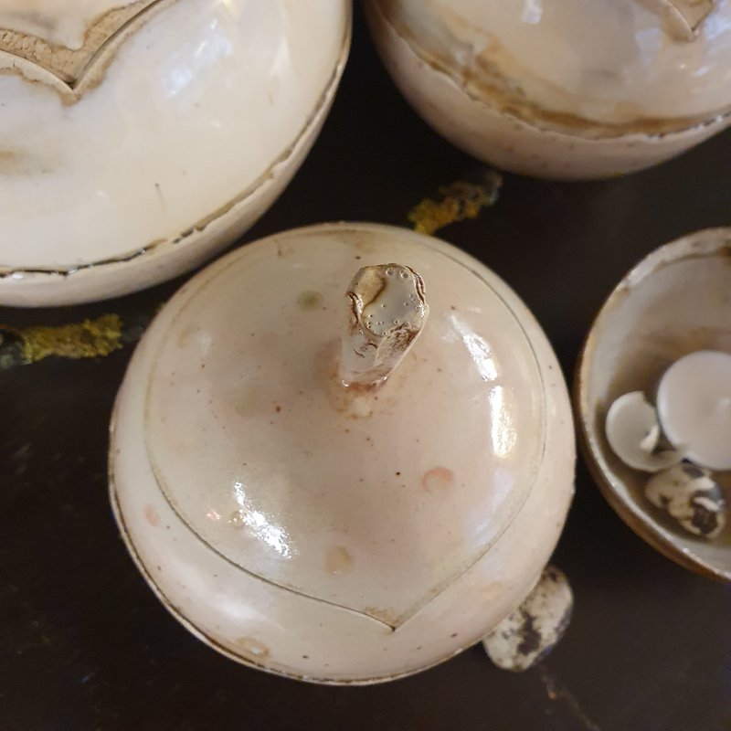 Vaso coperto, scatola, H= 12 cm, P= 11 cm, esemplare unico, fatto a mano