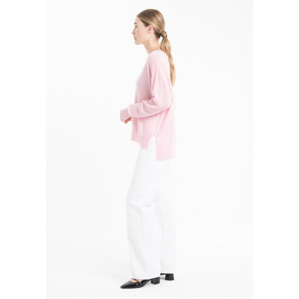 NAMI 23 Pull col V en cachemire avec bande couleur rose