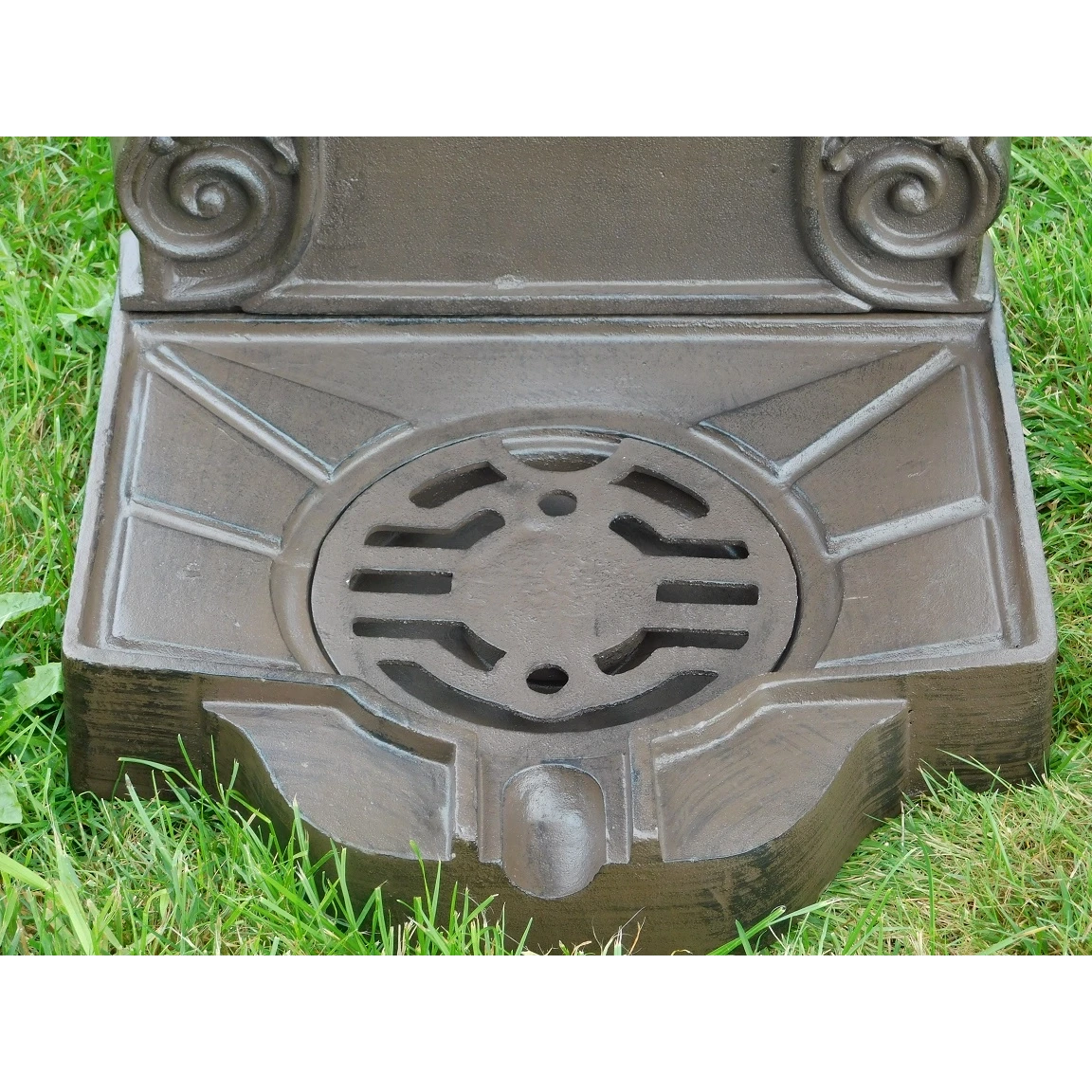 Eleganter Brunnen – mit Messinghahn – Aluminium – Dunkelbraun