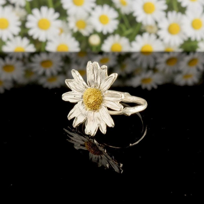 Floraler Statement-Ring: Echtes Gänseblümchen aus recyceltem Silber (umweltfreundlich)