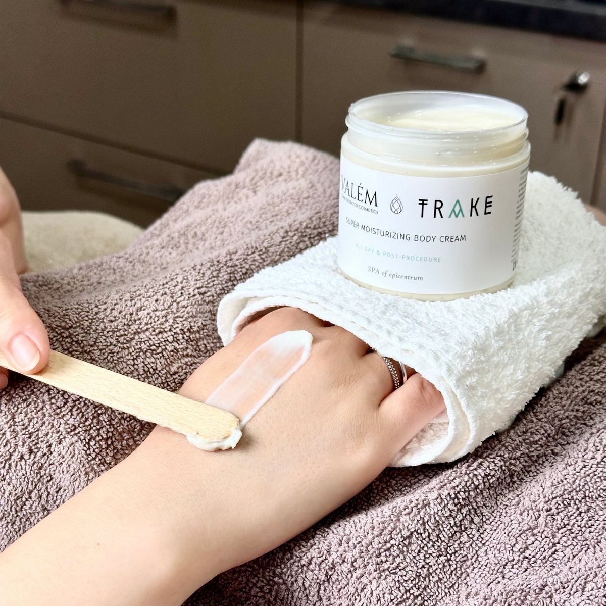 Super Moisturizing Body Cream – Collagen, Elastin & Squalane – 200 ml | Post-Procedure, Hydrating, Vegan-Friendly